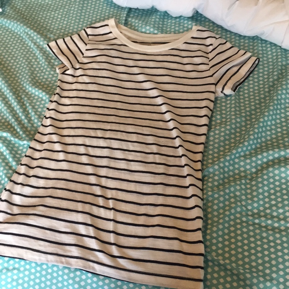 old navy tee shirt